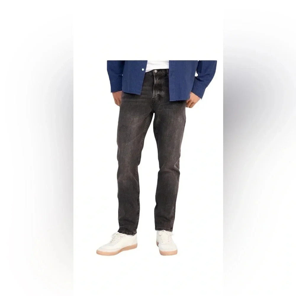 Relaxed Slim Taper Built-In Flex Dark Gray Jeans
Size 29/30